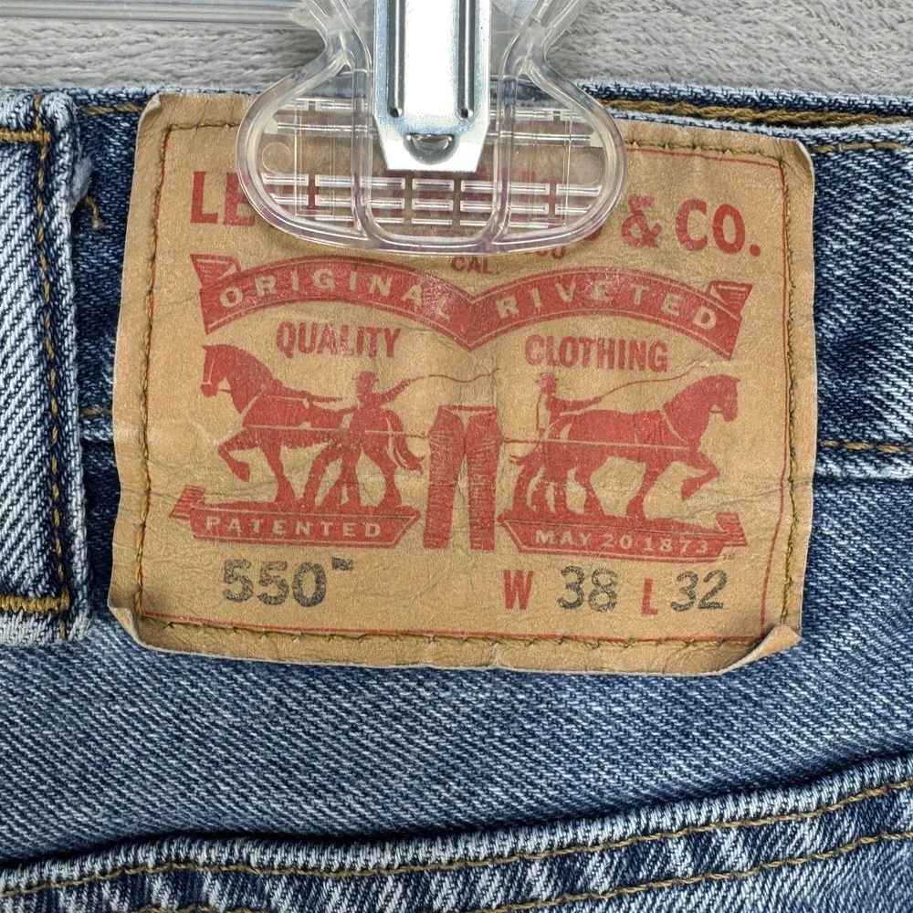 Levis 550 Jeans Mens 38x32 Blue Medium Wash Relaxed Tapered Zip Fly Denim